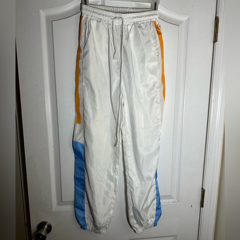 Small windbreaker joggers